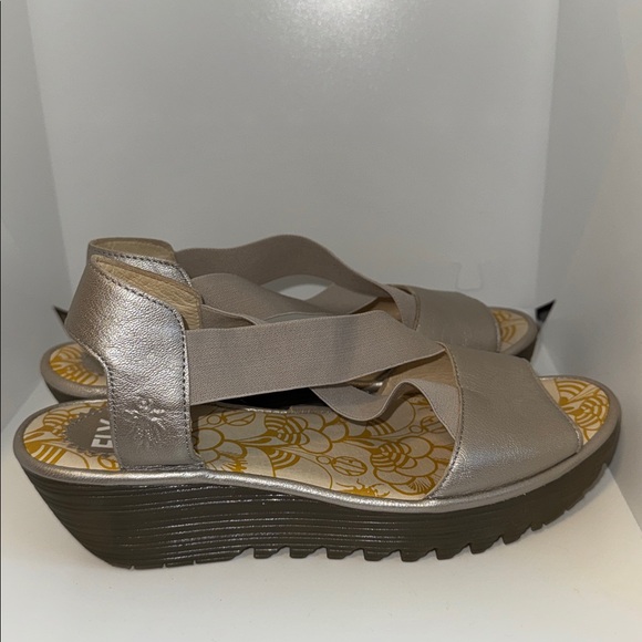 Fly London RALE Cross Band Wedge Sandals Metallic Silver Women’s 38 US 7.5-8 - Picture 5 of 11